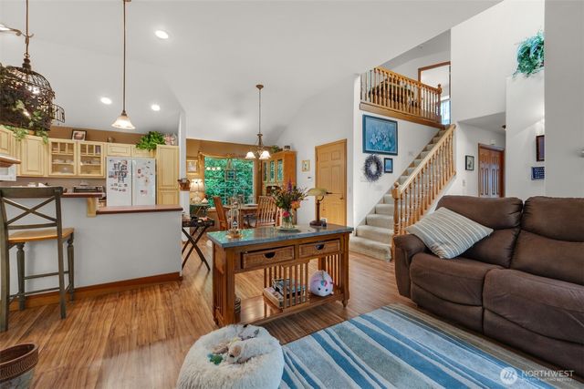 38 3rd St W, Chinook, WA 98614