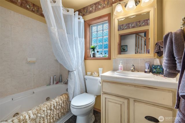 38 3rd St W, Chinook, WA 98614