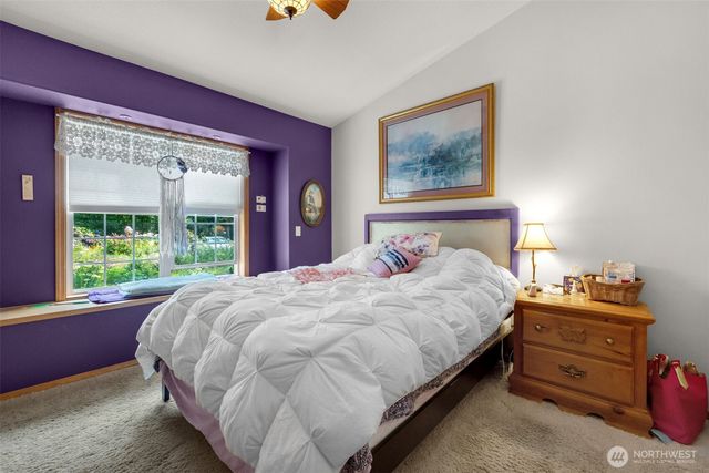 38 3rd St W, Chinook, WA 98614