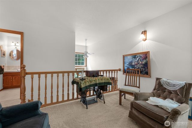 38 3rd St W, Chinook, WA 98614