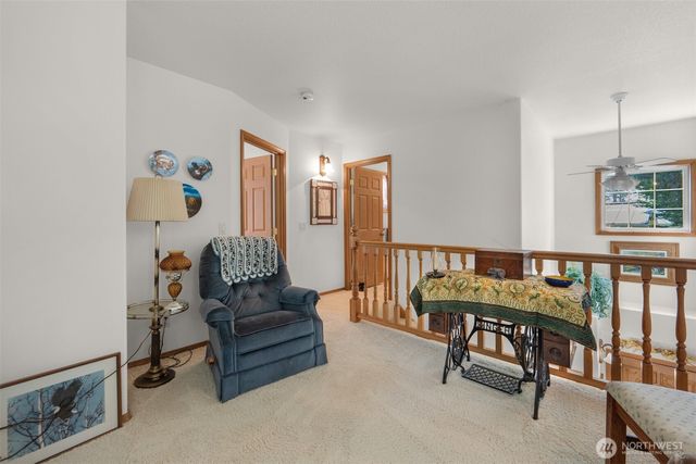 38 3rd St W, Chinook, WA 98614