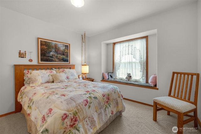 38 3rd St W, Chinook, WA 98614