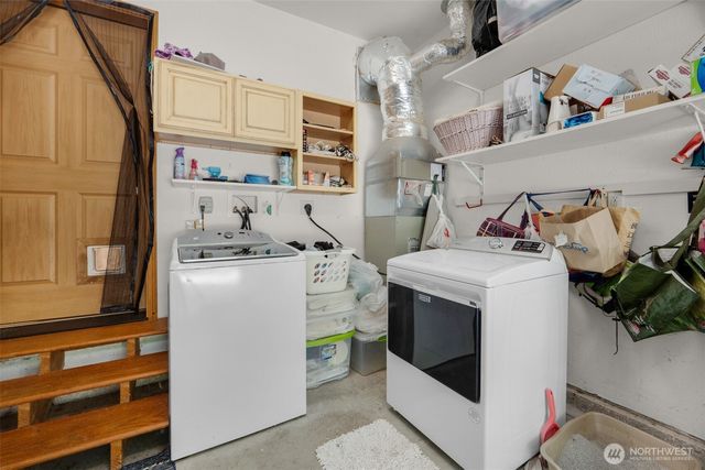 38 3rd St W, Chinook, WA 98614