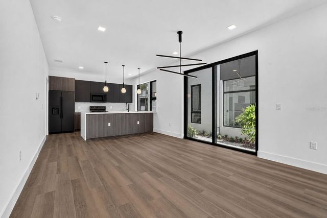 100 36TH STREET N, St Petersburg, FL 33713