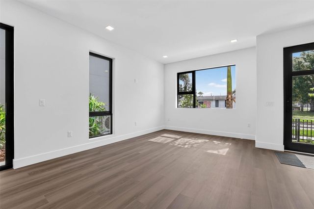 100 36TH STREET N, St Petersburg, FL 33713