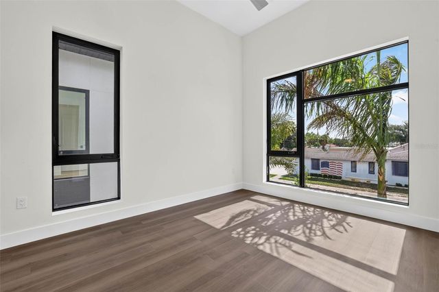 100 36TH STREET N, St Petersburg, FL 33713