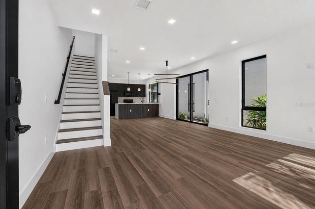 100 36TH STREET N, St Petersburg, FL 33713