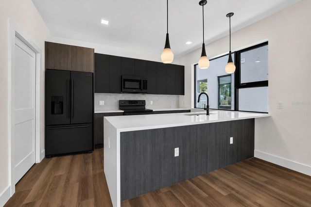 100 36TH STREET N, St Petersburg, FL 33713