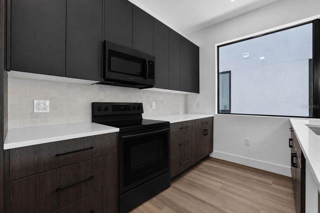 100 36TH STREET N, St Petersburg, FL 33713