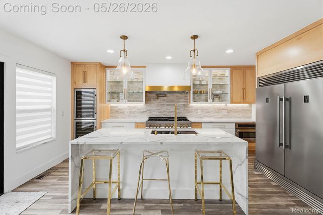 1339 E 14 Mile Road, Birmingham, MI 48009
