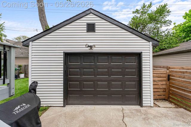 1339 E 14 Mile Road, Birmingham, MI 48009