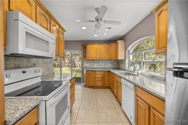 25 Lake Wood Circle, Ocala, FL 34482