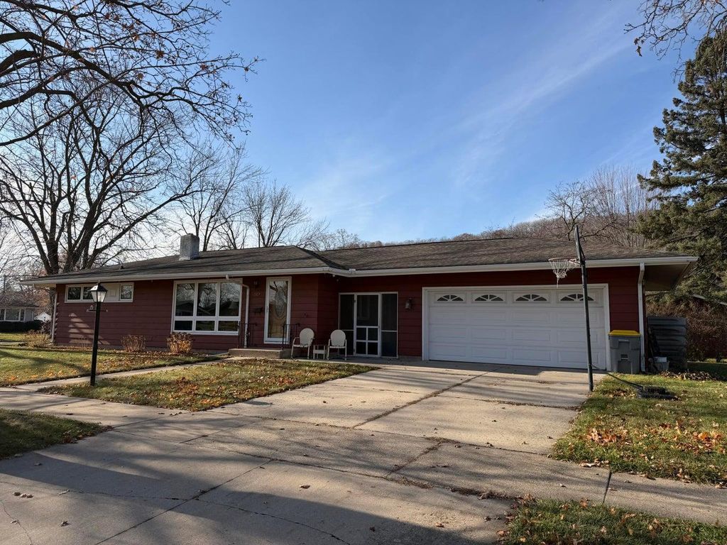 220 S Maple Street, La Crescent, MN 55947