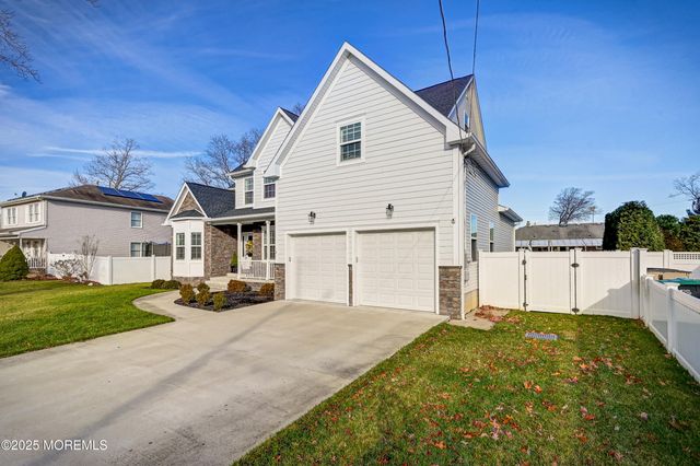 28 Clayton Avenue, Monroe, NJ 08831