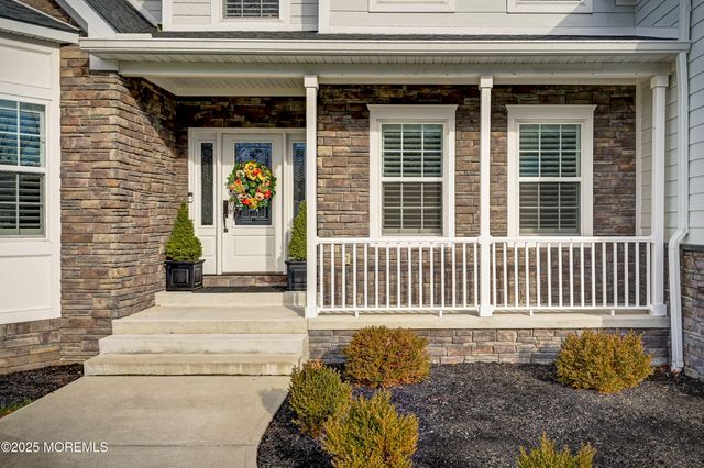 28 Clayton Avenue, Monroe, NJ 08831