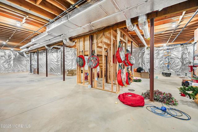 28 Clayton Avenue, Monroe, NJ 08831