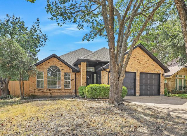 823 Shady Brook Lane, Cedar Hill, TX 75104