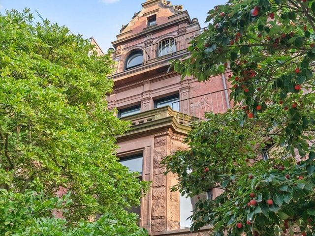 176 Commonwealth, Boston, MA 02116