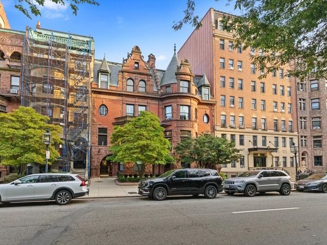 176 Commonwealth, Boston, MA 02116