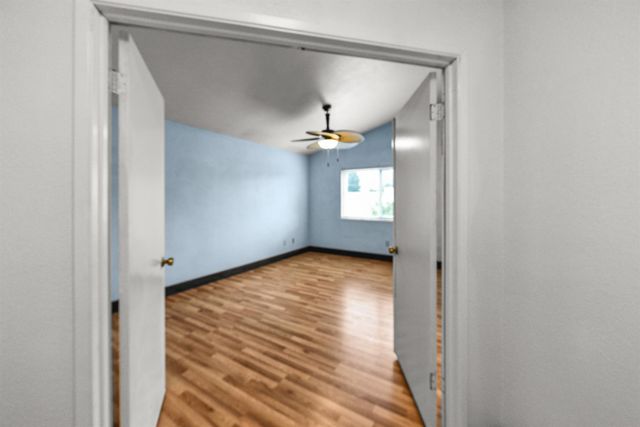 6651 Laguna Park Dr, Elk Grove, CA 95758