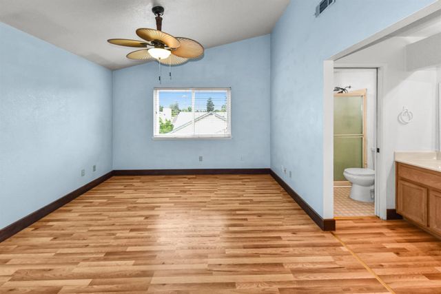 6651 Laguna Park Dr, Elk Grove, CA 95758