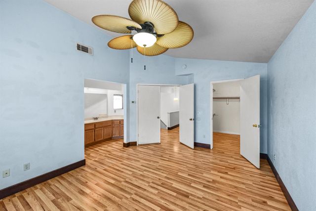 6651 Laguna Park Dr, Elk Grove, CA 95758