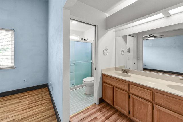 6651 Laguna Park Dr, Elk Grove, CA 95758