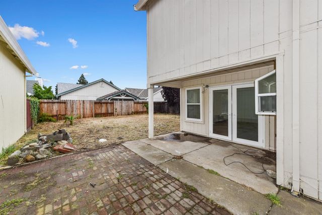 6651 Laguna Park Dr, Elk Grove, CA 95758