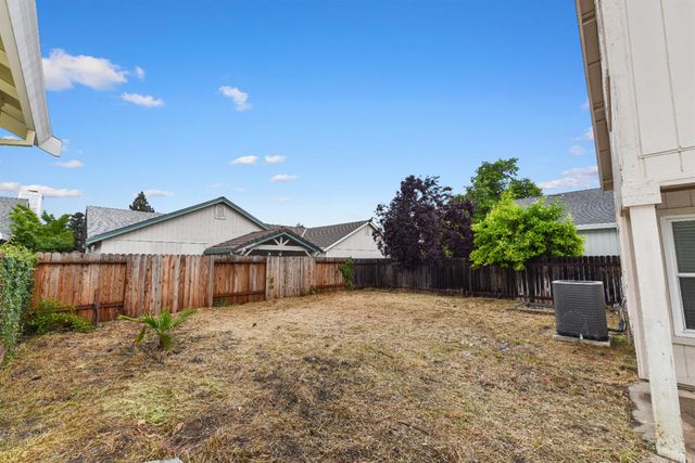 6651 Laguna Park Dr, Elk Grove, CA 95758