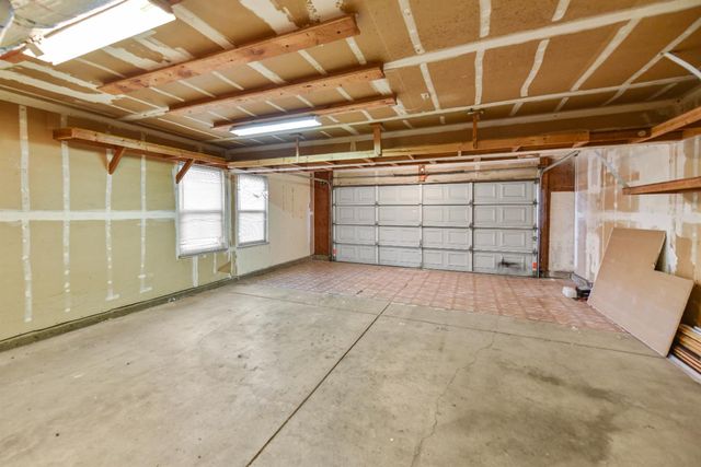 6651 Laguna Park Dr, Elk Grove, CA 95758