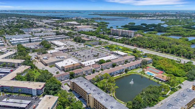 8198 EAGLES PARK DR, St Petersburg, FL 33709