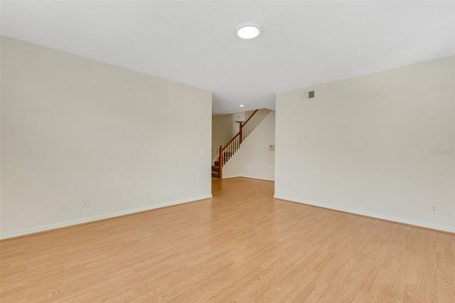 8198 EAGLES PARK DR, St Petersburg, FL 33709