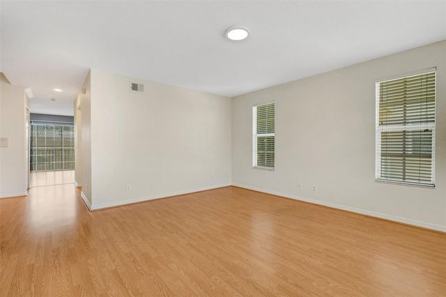 8198 EAGLES PARK DR, St Petersburg, FL 33709