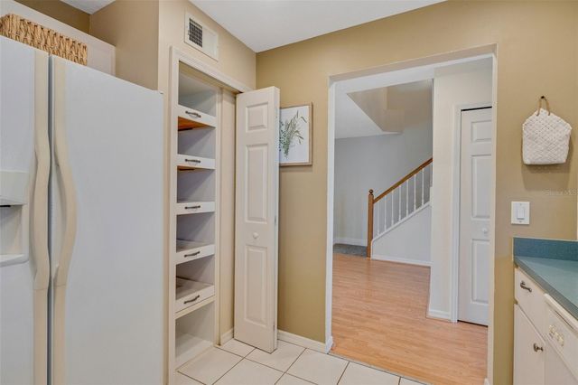 8198 EAGLES PARK DR, St Petersburg, FL 33709