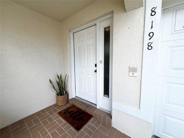 8198 EAGLES PARK DR, St Petersburg, FL 33709