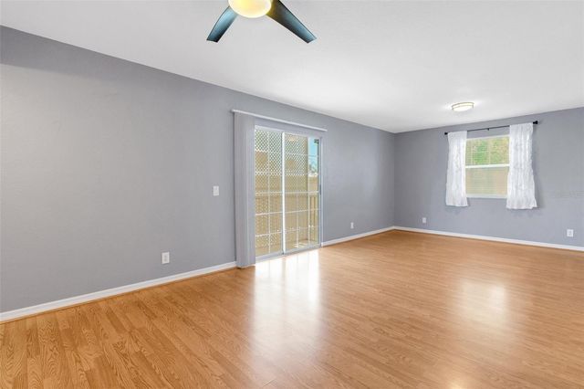 8198 EAGLES PARK DR, St Petersburg, FL 33709