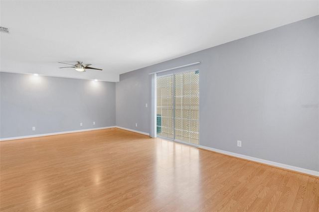 8198 EAGLES PARK DR, St Petersburg, FL 33709