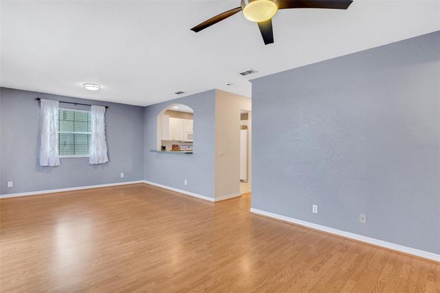 8198 EAGLES PARK DR, St Petersburg, FL 33709