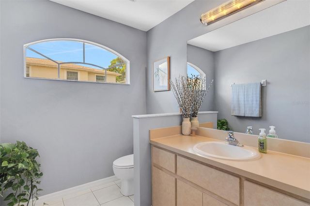 8198 EAGLES PARK DR, St Petersburg, FL 33709
