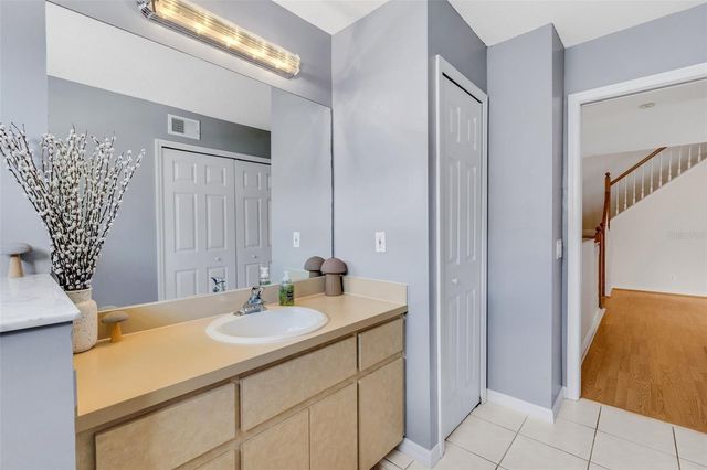 8198 EAGLES PARK DR, St Petersburg, FL 33709