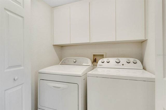 8198 EAGLES PARK DR, St Petersburg, FL 33709