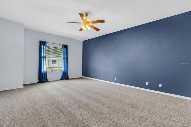 8198 EAGLES PARK DR, St Petersburg, FL 33709