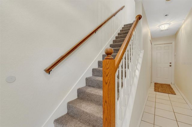8198 EAGLES PARK DR, St Petersburg, FL 33709