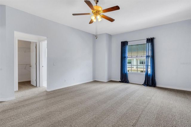 8198 EAGLES PARK DR, St Petersburg, FL 33709