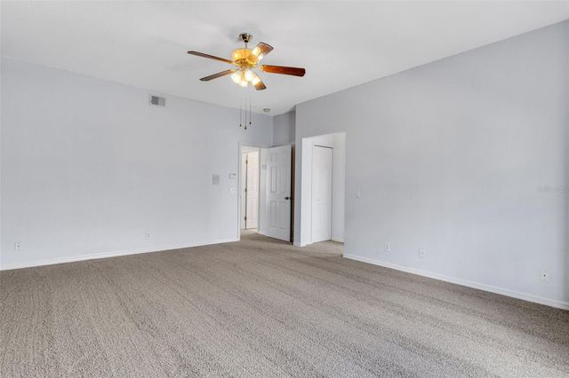 8198 EAGLES PARK DR, St Petersburg, FL 33709