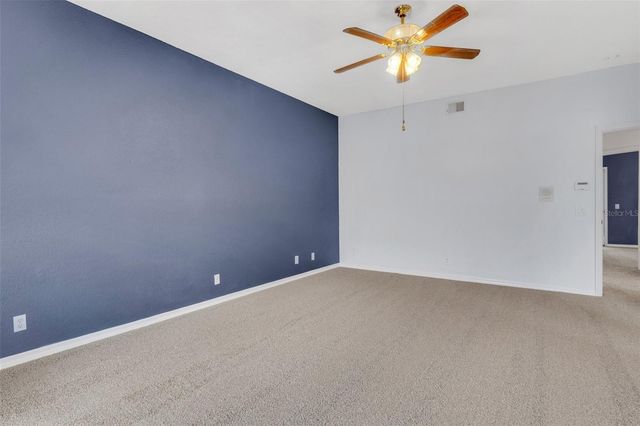 8198 EAGLES PARK DR, St Petersburg, FL 33709