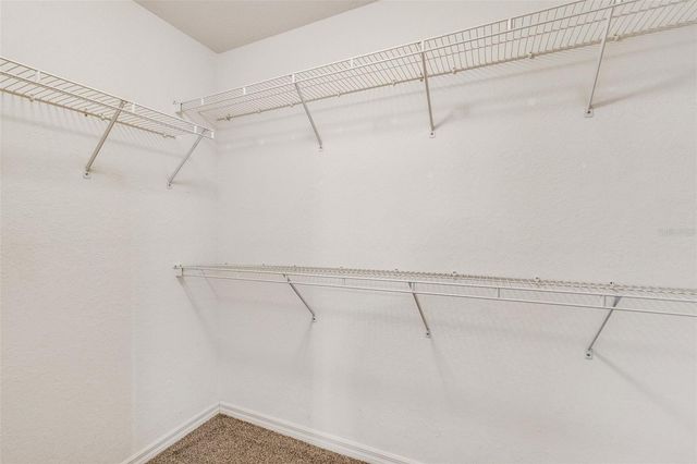 8198 EAGLES PARK DR, St Petersburg, FL 33709