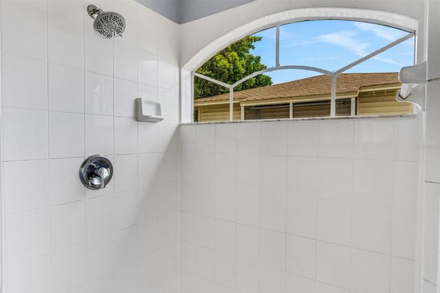 8198 EAGLES PARK DR, St Petersburg, FL 33709