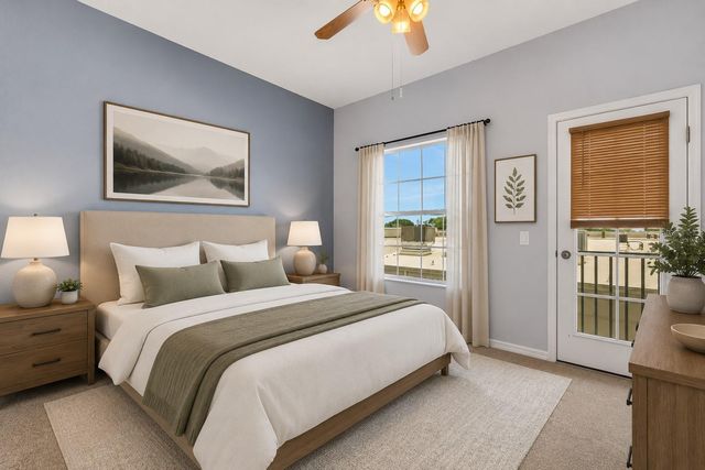 8198 EAGLES PARK DR, St Petersburg, FL 33709