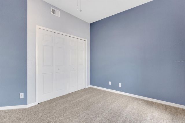 8198 EAGLES PARK DR, St Petersburg, FL 33709